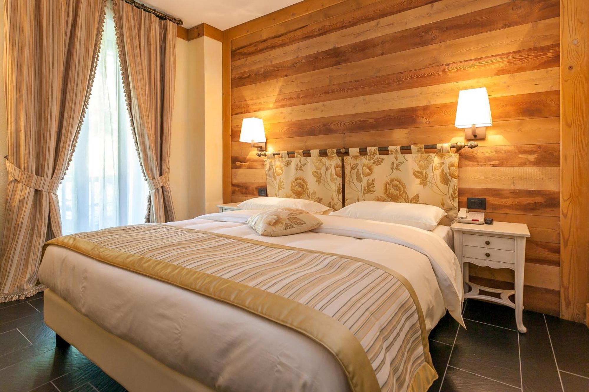 Hotel Lo Scoiattolo Courmayeur Rum bild