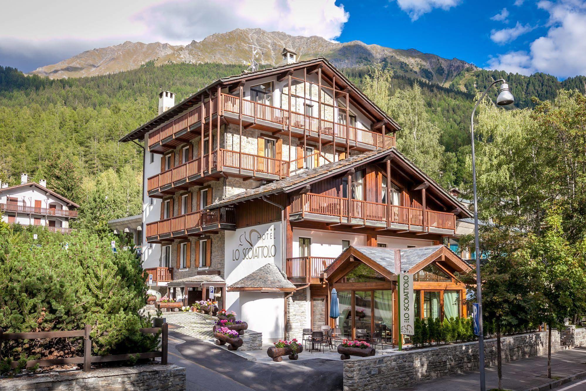 Hotel Lo Scoiattolo Courmayeur Exteriör bild